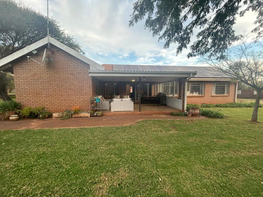 4 Bedroom Property for Sale in Hartbeesfontein AH North West
